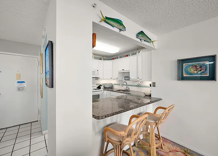 2 Bedroom Braemar Towers In An Amazing Setting & Ocean Views