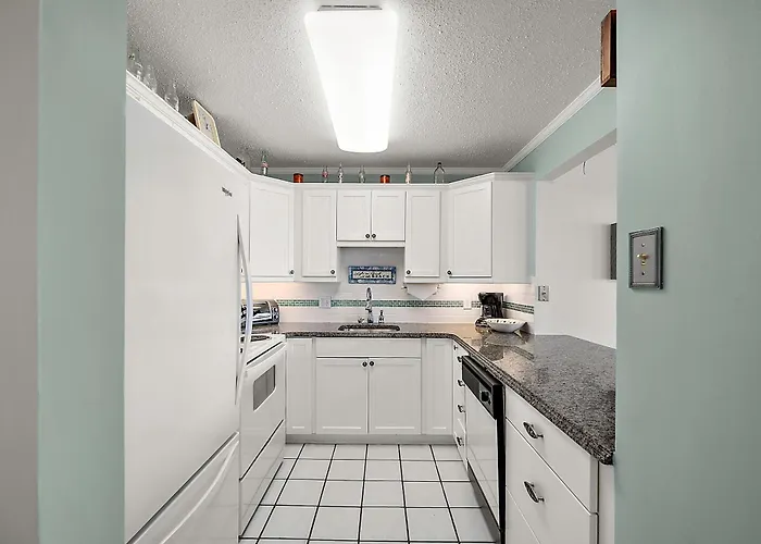 2 Bedroom Braemar Towers In An Amazing Setting & Ocean Views