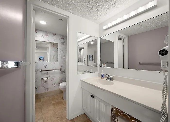 2 Bedroom Braemar Towers In An Amazing Setting & Ocean Views