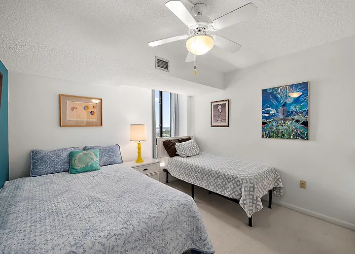 2 Bedroom Braemar Towers In An Amazing Setting & Ocean Views *