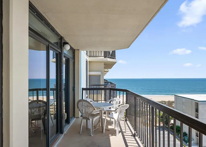2 Bedroom Braemar Towers In An Amazing Setting & Ocean Views *